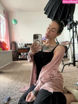 bangharlow - Feeling super sexy! Who wants to play? Sending video out now!