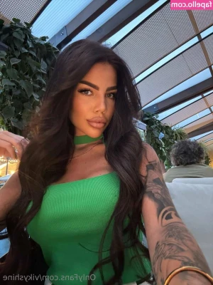 xxvictoria_xx [ xxvictoria-xx ] - Stressed? Use my boy holes to relax 😌