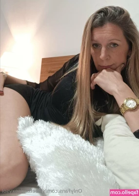 sweetandsexysol - No ones around ;)