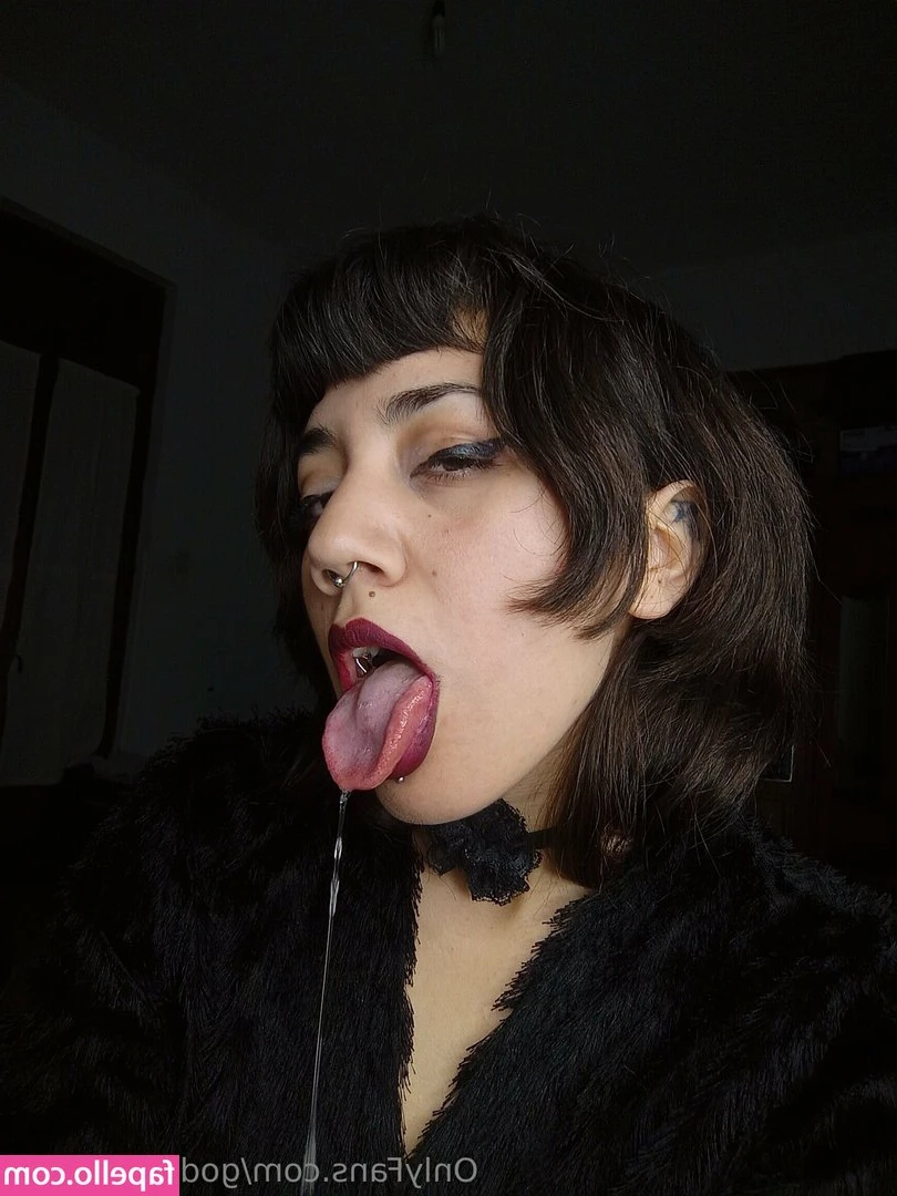 goddess_ninfa [ goddess-ninfa ] - Come here daddy, i’m bored and I miss you let’s chat privately!