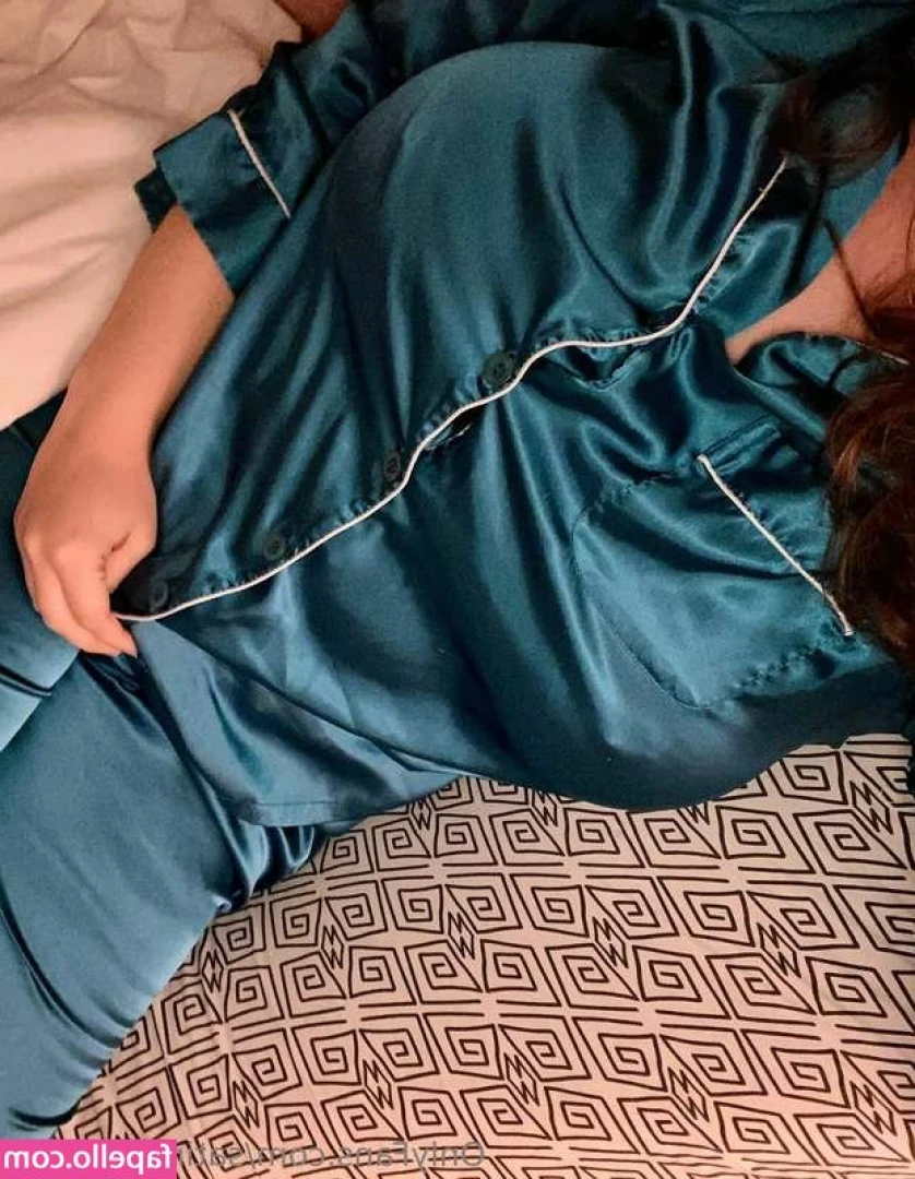 Satin Fetish Wife [ satin-fetish-wife ] - Email me naughtyginger08@gmail.com