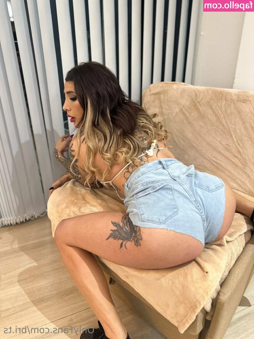bri.ts [ bri-ts ] - Watch me ride my didlo, while wearing my cute new butt plug. I love