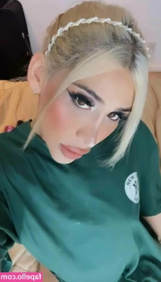 bri.ts [ bri-ts ] - Love bending over