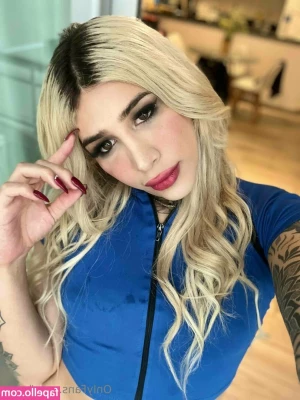 bri.ts [ bri-ts ] - I love a good big dildo
