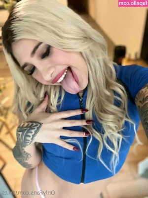 bri.ts [ bri-ts ] - gotta sweet lil surprise between my legs for ya 😋