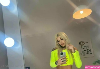 bri.ts [ bri-ts ] - You want that butt on your lap
