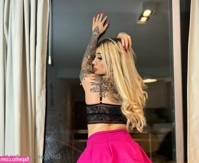 bri.ts [ bri-ts ] - I m so horny right now  come see me getting undressed