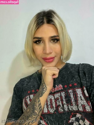 bri.ts [ bri-ts ] - Big Boobies