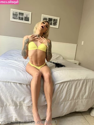 bri.ts [ bri-ts ] - Red n pretty