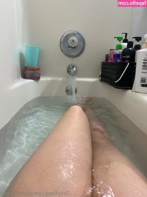 Silviababyxo - kiss or fuck?