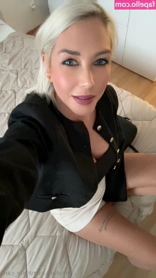 Reife_caro [ reife-caro ] - Showing off my tits and putting my panties back on while there is