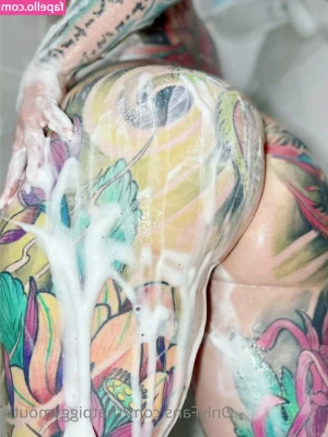 thatpiggymouth - Nothing like starting the day with some Tits and Ass   @lupeandmicha