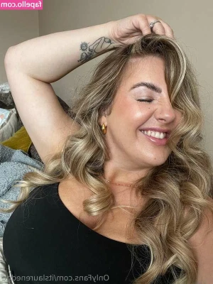 Lauren Edge [ lauren-edge-1 ] - Is this seat taken? 😘🍑