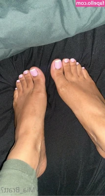 mia_bratt [ mia-bratt ] - For feet lovers ...  Tip me 30$ for full set with 2 different pink