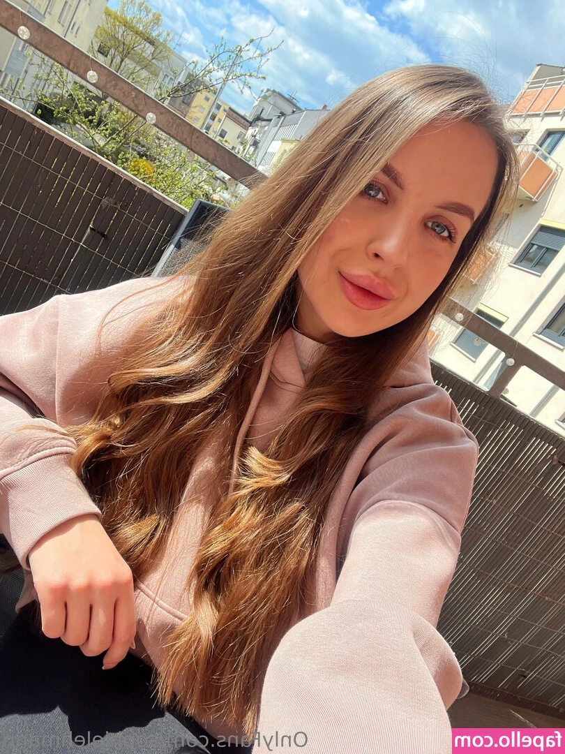 sophielehmann - Live tomorrow @ 8pm PST and @minxx23 is coming over tomorrow for some