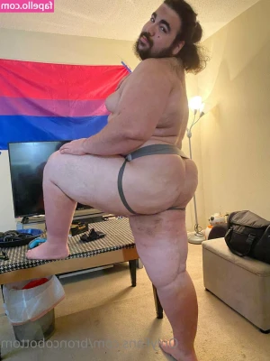 broncobottom - I like this picture because even though my legs are closed you can