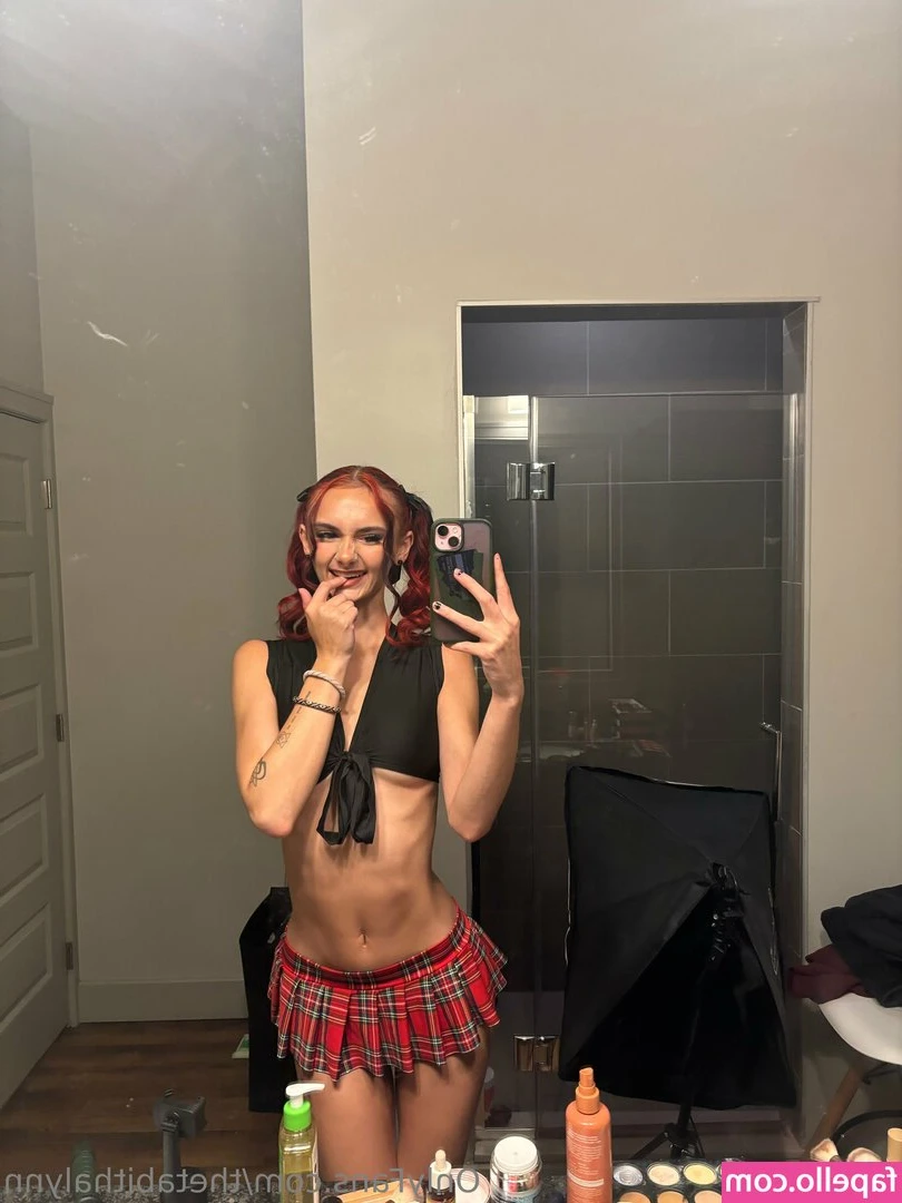 thetabithalynn - Maybe not the best idea to wear this outside but who am I to judge