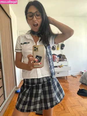 Paloma Tocci [ paloma-tocci ] - Will someone please help me find my contact lens? part 1