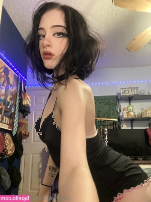 justskysins - 💋 𝓗𝓪𝓹𝓹𝔂 𝓥𝓪𝓵𝓮𝓷𝓽𝓲𝓷𝓮’𝓼