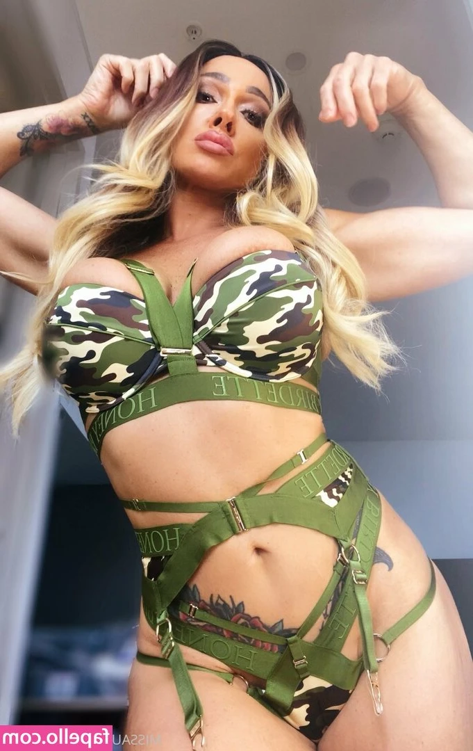 aubreyblack - Sneak peak of my Alien Ambz photoset coming soon!