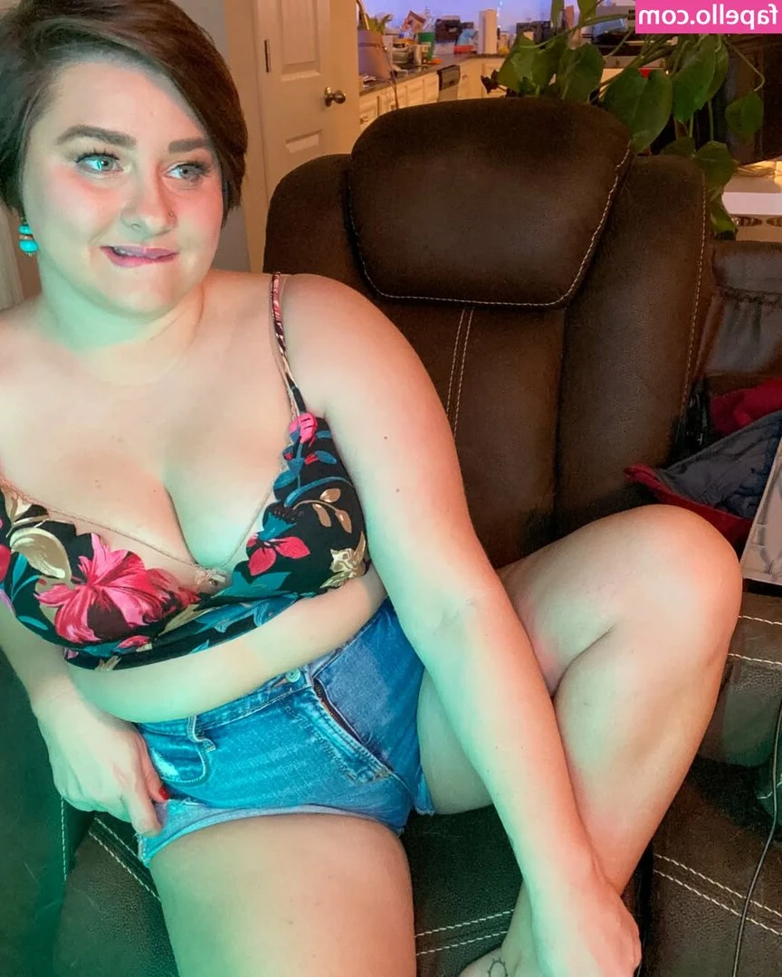 Saige Wilds Video Store [ saige-wilds-video-store ] - Hello! Tip me 10$ for unblocking this FULL SET of photos in Maison