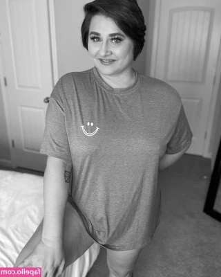Saige Wilds Video Store [ saige-wilds-video-store ] - Playing with my new vibrator, and oh WOW is it ever intense 🥵 such