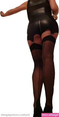 longlegswife - Bebe acepto sugerencias para disfrazarme en halloween 😈😈