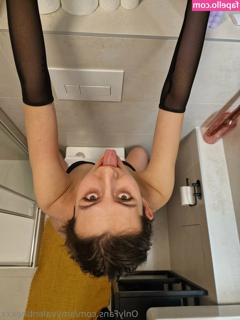 queenathenaxxx - Surprise me and give me something to smile about 😉