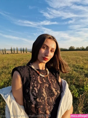 queenathenaxxx - wanna lay down on my boobs?😋