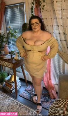 Harmony Bancroft [ harmony-bancroft ] - im the type of gal to send you nudes when i know ur busy at work