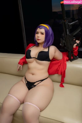 uyuy2907 - Thong   check out my paid page to see what s underneath