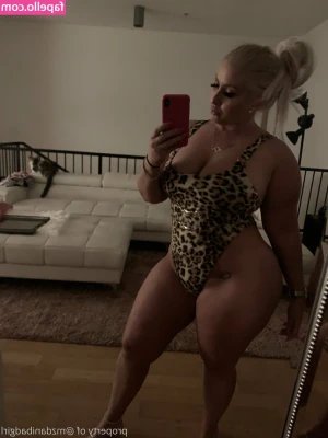 mzdanibadgirl - What inanimate object are you fucking instead of a pussy today?
