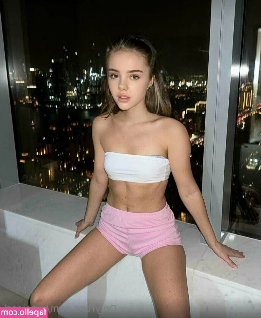 cutejessi - Played with my pussy while the roommate was upstairs 😳😳 good