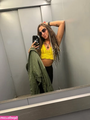 amirahadarax - 🧿🧿🧿🧿🧿 a pose