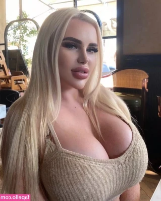 Julia Ferrari [ julia-ferrari ] - Masturbame.  Spesso mi masturbo forte pure dopo aver scopato. Mi