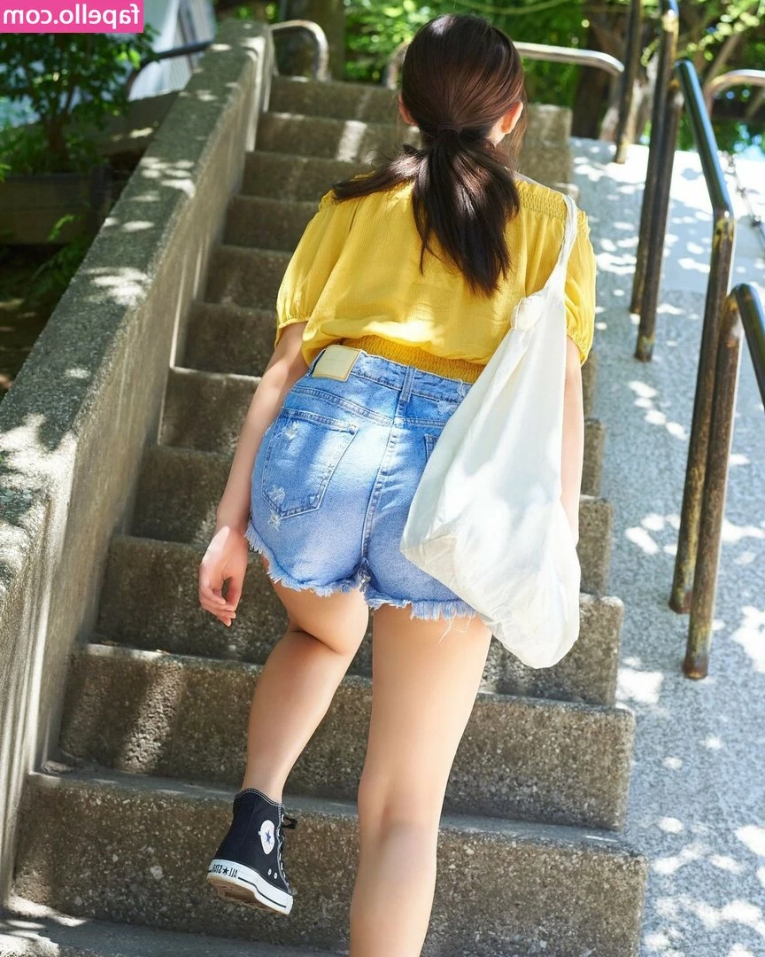 Arisa Komiya [ arisa-komiya ] - It's TUESDAY!!!! So here's my Tuesday Titties expose to add a little