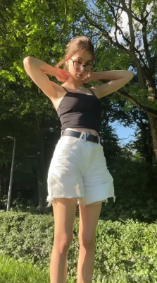 lolabrain [ lolabrain-1 ] - there’s a million different ways to hold my tits (and here’s