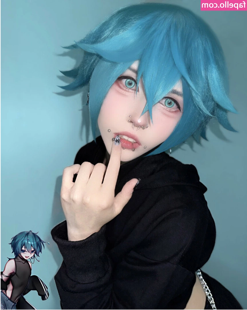 Dokyato - Looking like a bit of a vampire.