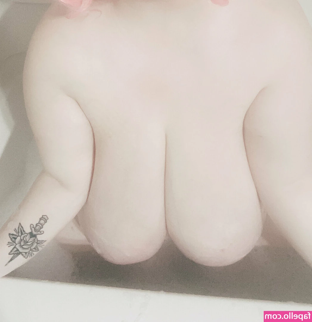 thotterpopp - 😜 I'm feeling extra frisky today and decided to strip down to just part 1
