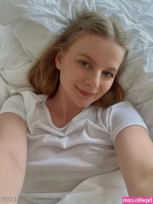 caseyshy [ caseyshy-2 ] - Camera on the floor looking up 👀 while I’m twerking on top of it