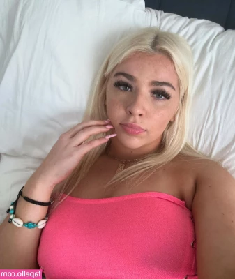 maddydeebaddie - close up of the view 😆🍑🍑