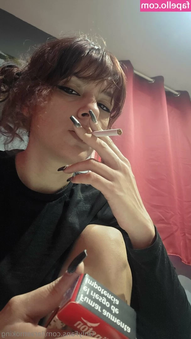 larasmoking - Çizmelerimi temizle🐶