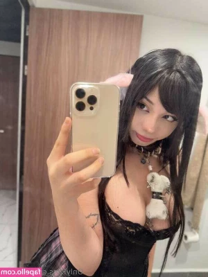 sofibabygatita - I love to play with my self  I imagine we all enjoy when we get some
