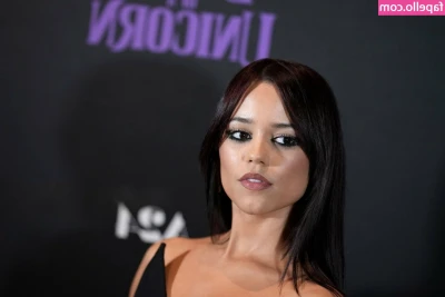 Jenna Ortega [ jenna-ortega-1 ] - Is it still humpday? 😛 woke up on the sofa, gonna try go back to