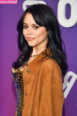 Jenna Ortega [ jenna-ortega-1 ] - Help me take my clothes off? Then we can roll around in bed together