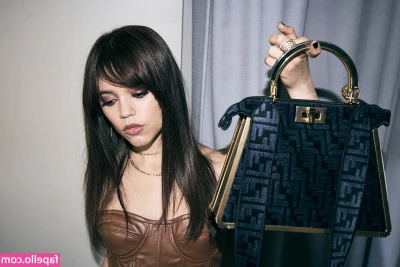 Jenna Ortega [ jenna-ortega-1 ] - Good morning! Hope u guys having a good start of the week! 💋
