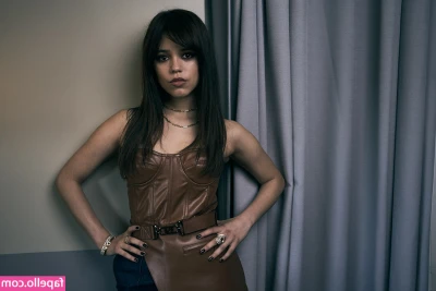 Jenna Ortega [ jenna-ortega-1 ] - Pussy spread @lucyymfc