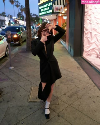 Jenna Ortega [ jenna-ortega-1 ] - On my way to a date with huge camel toe. Let’s see how long he
