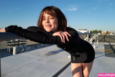 Jenna Ortega [ jenna-ortega-1 ] - Upskirt access is a must