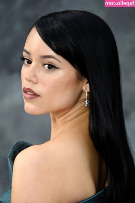 Jenna Ortega [ jenna-ortega-1 ] - Christmas slut is here to drain your balls ☃️🤍